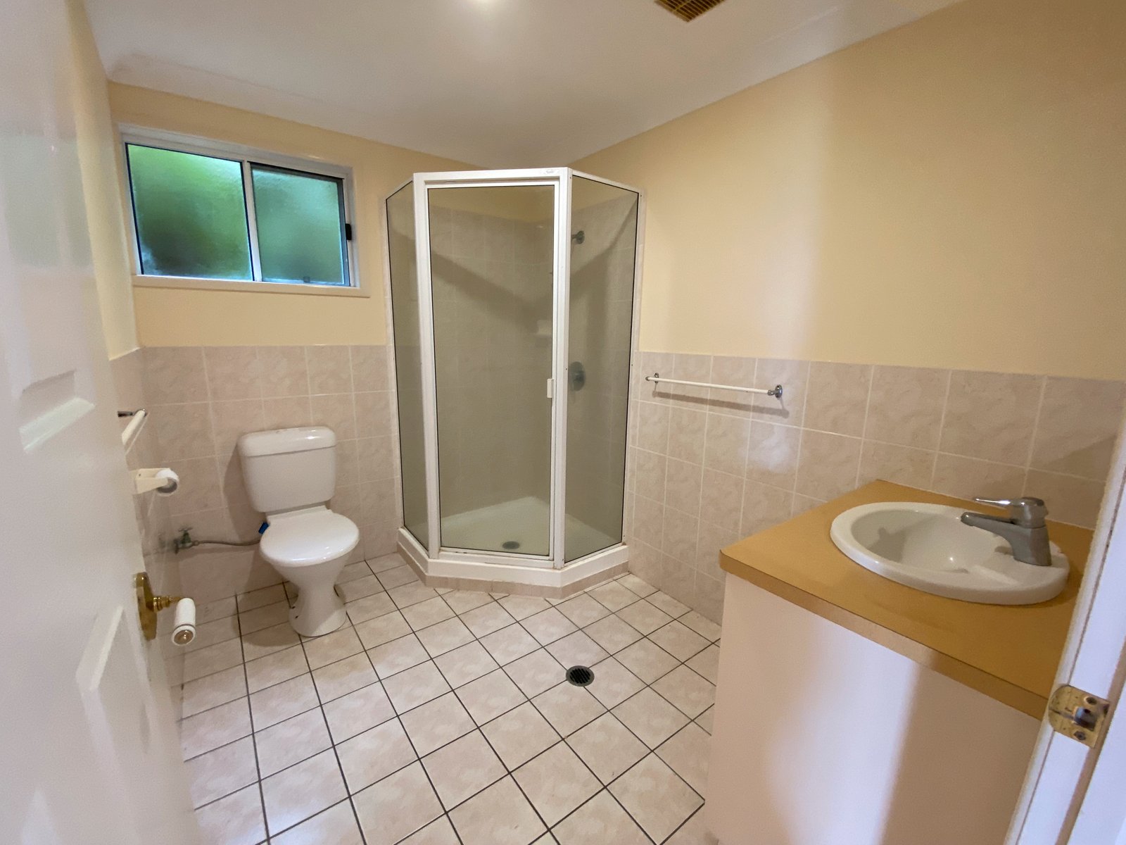 8 Woodwark Crescent CANNONVALE 11