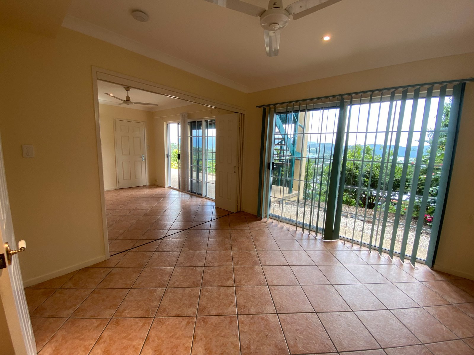 8 Woodwark Crescent CANNONVALE 12