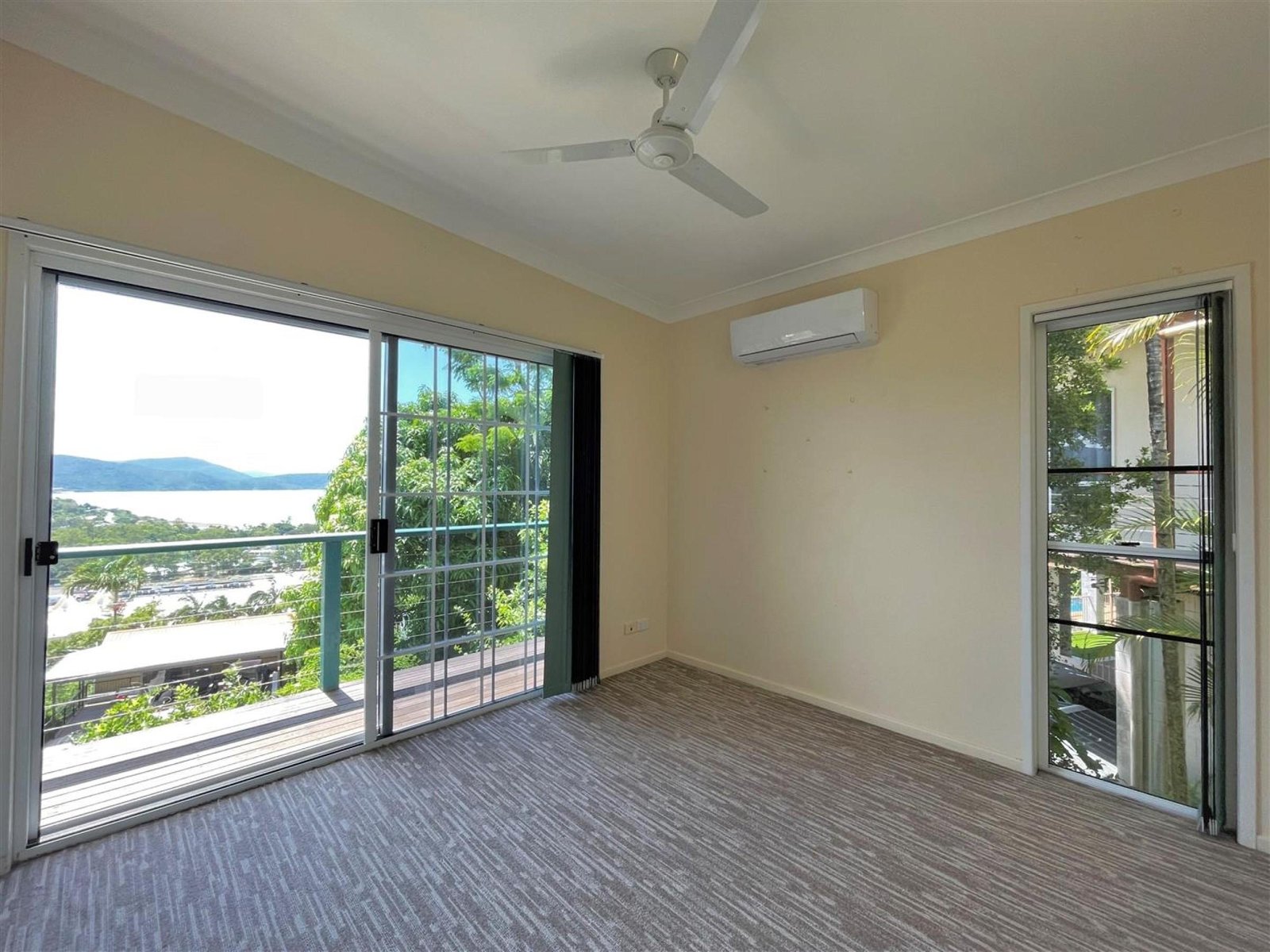 8 Woodwark Crescent CANNONVALE 13