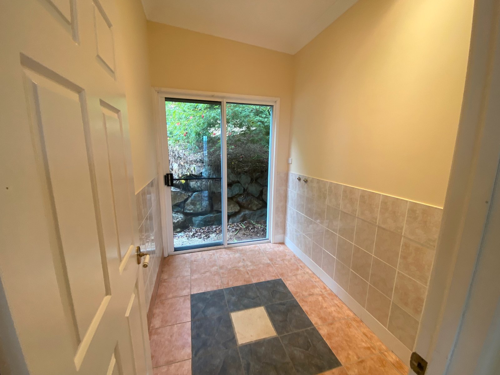 8 Woodwark Crescent CANNONVALE 15