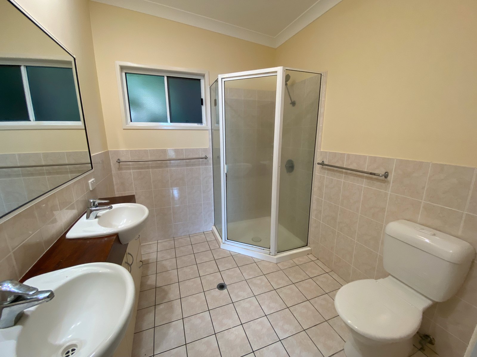 8 Woodwark Crescent CANNONVALE 16