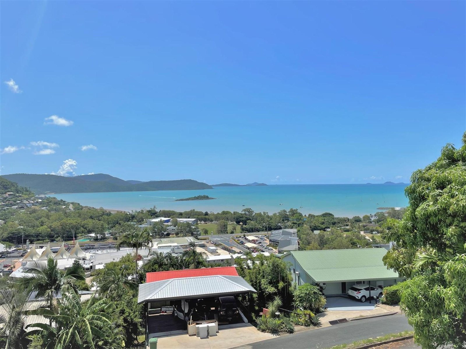 8 Woodwark Crescent CANNONVALE 18