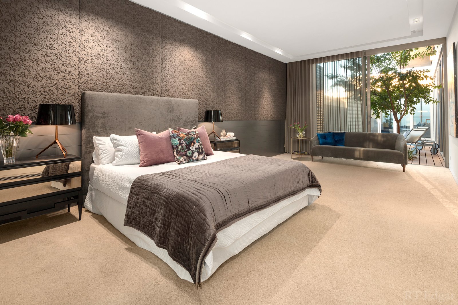 Real Estate and Property in 8 Wootton Grove, Caulfield North, VIC