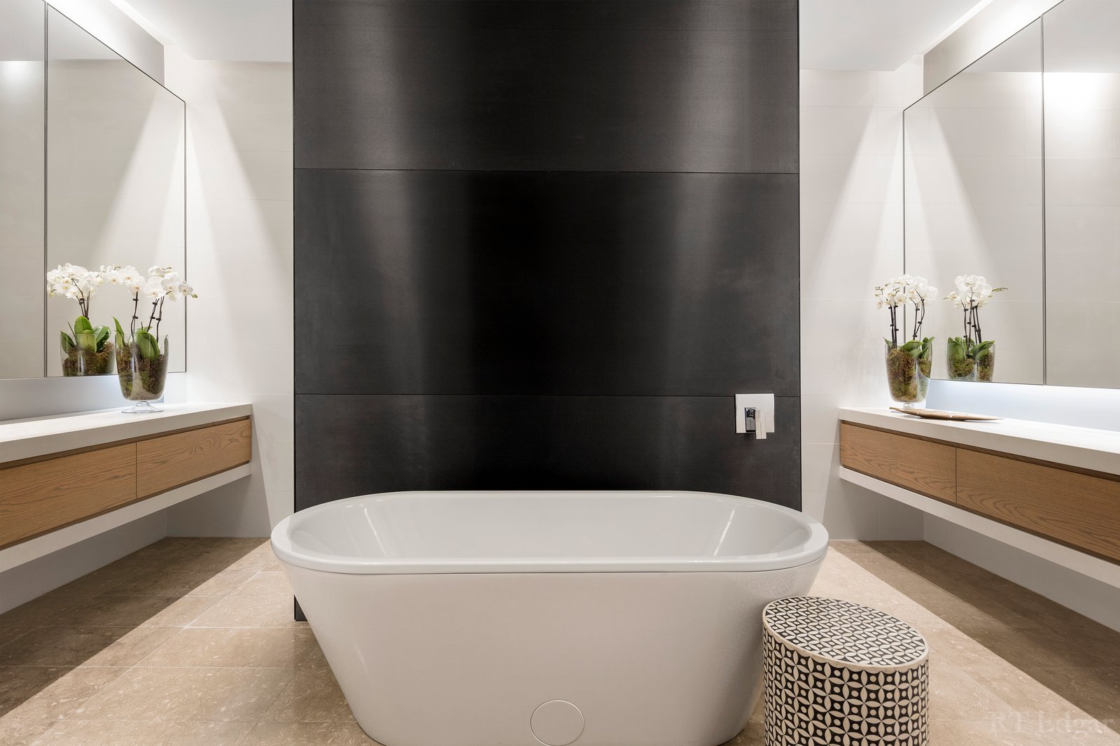 Real Estate and Property in 8 Wootton Grove, Caulfield North, VIC