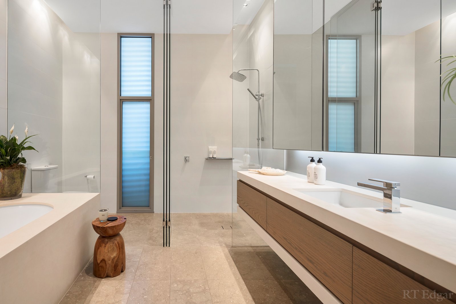 Real Estate and Property in 8 Wootton Grove, Caulfield North, VIC