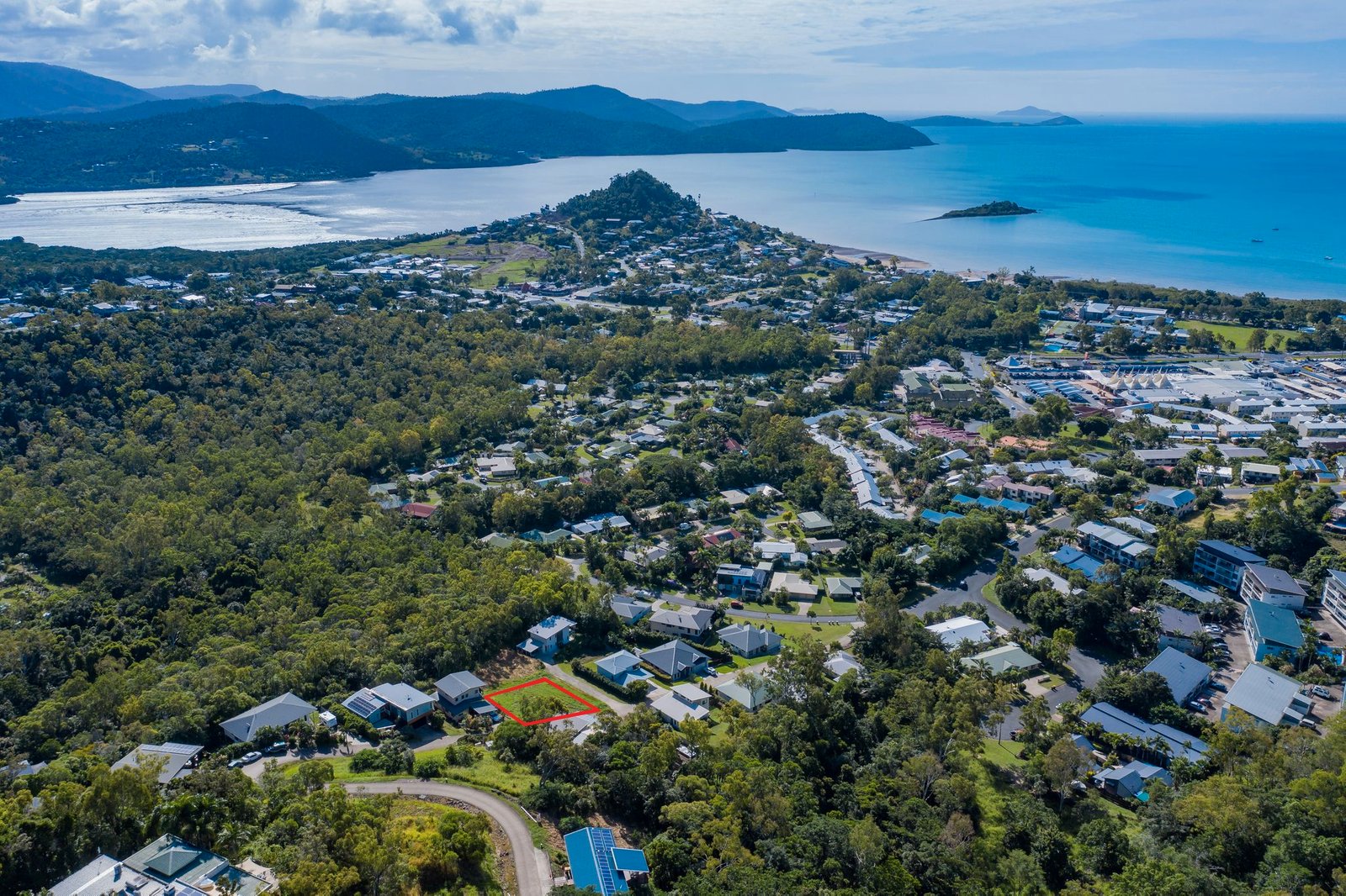 8 Yachtsman Parade CANNONVALE 4