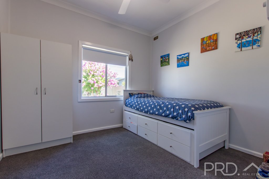 8 Yaralla Street TUMUT 12