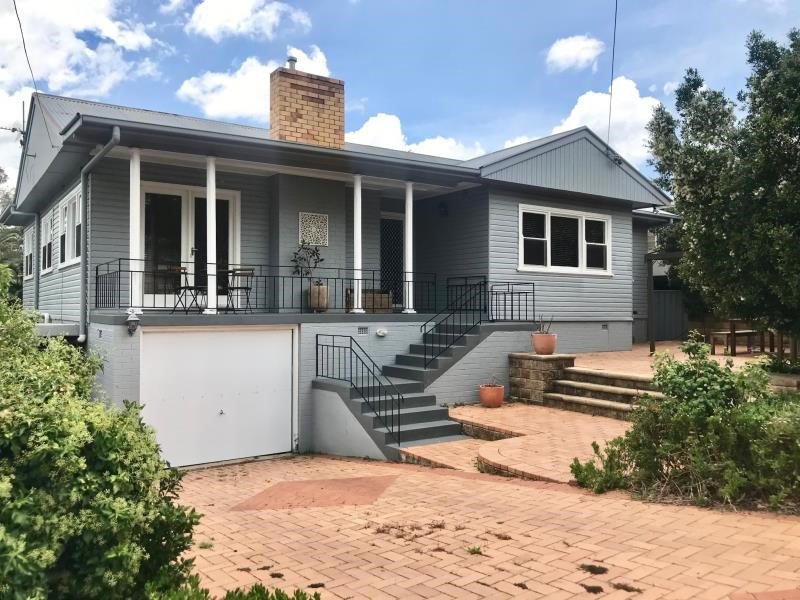 8 Yarral Avenue EAST TAMWORTH 1