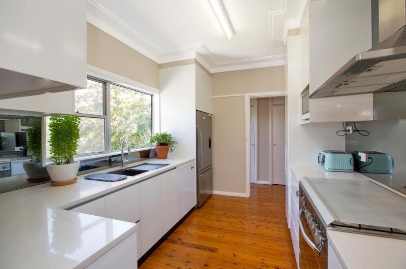 8 Yarral Avenue EAST TAMWORTH 3