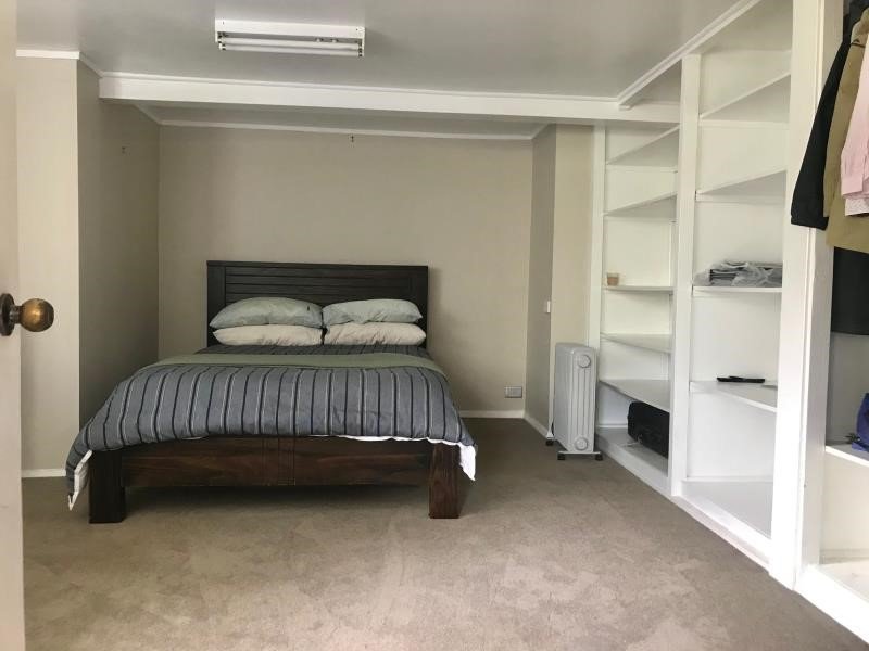 8 Yarral Avenue EAST TAMWORTH 7