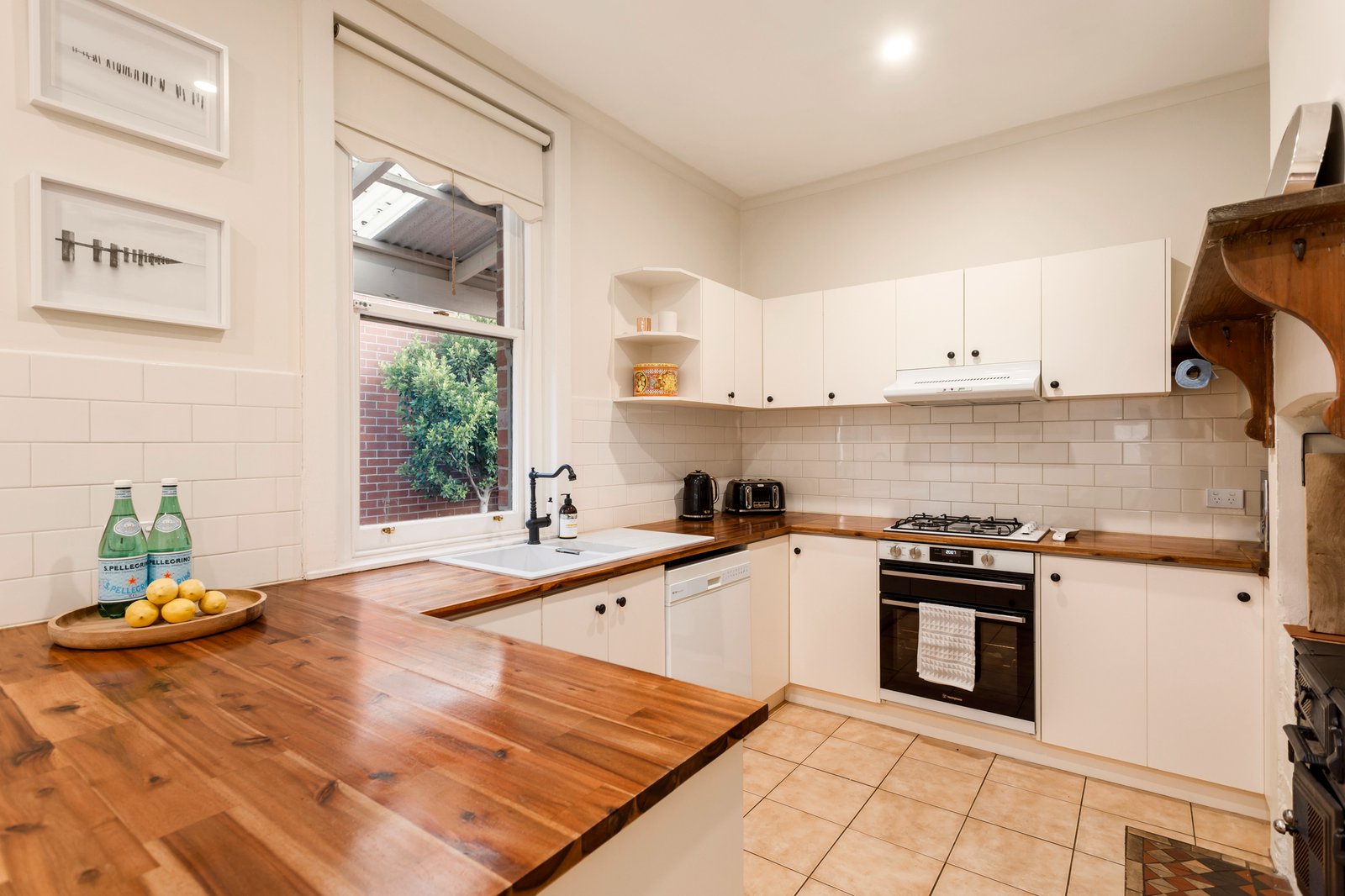 Real Estate and Property in 8 Yendon Road, Carnegie, VIC