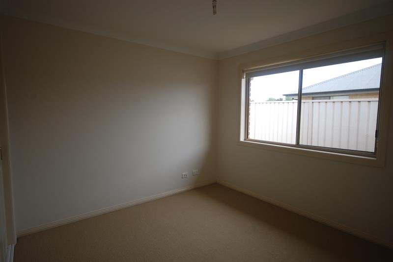 8 Yirribin Crescent GLENFIELD PARK 6