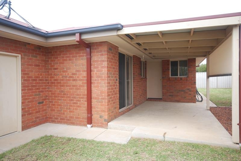 8 Yirribin Crescent GLENFIELD PARK 7