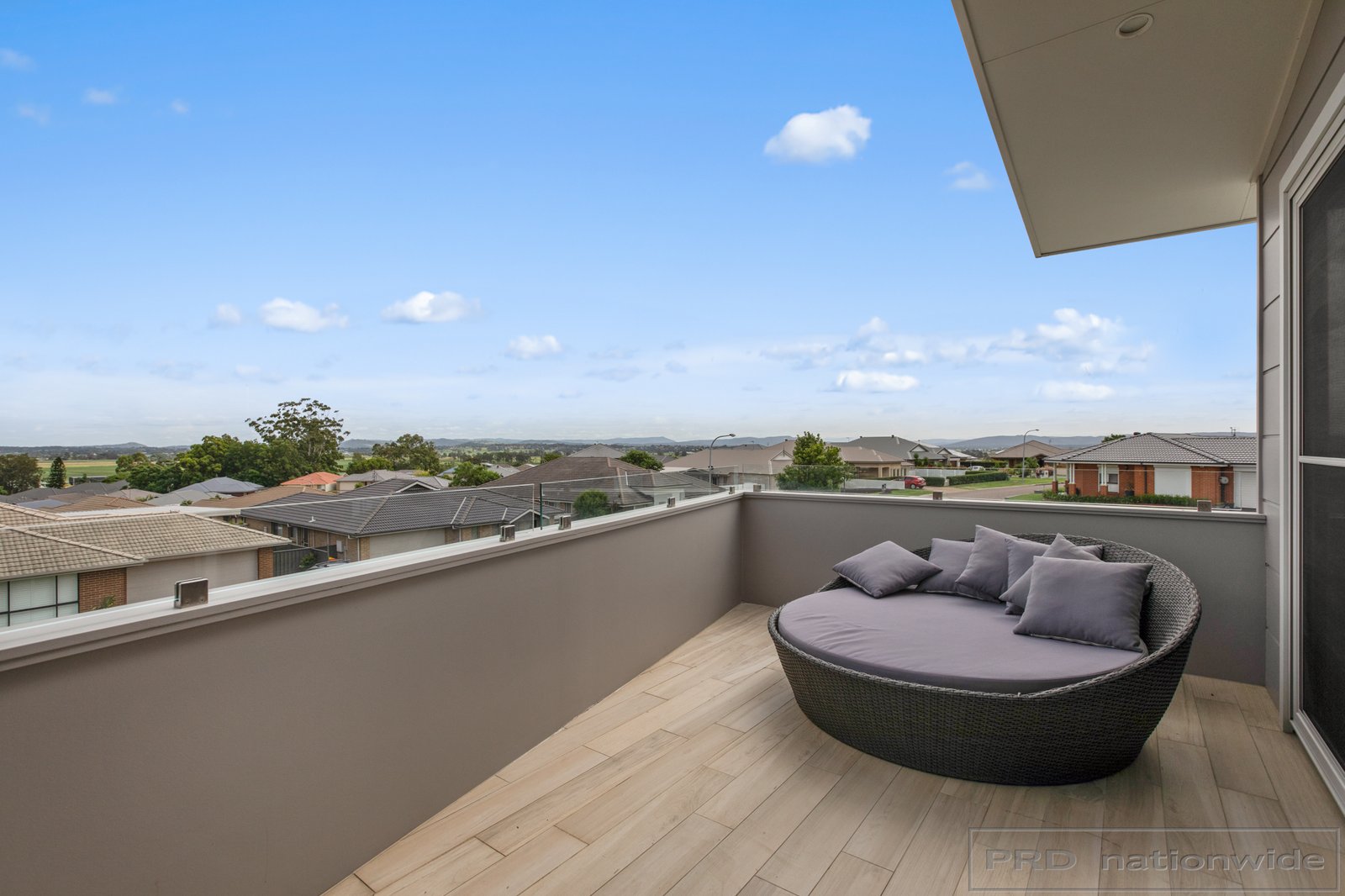 8 York Place RAWORTH 2