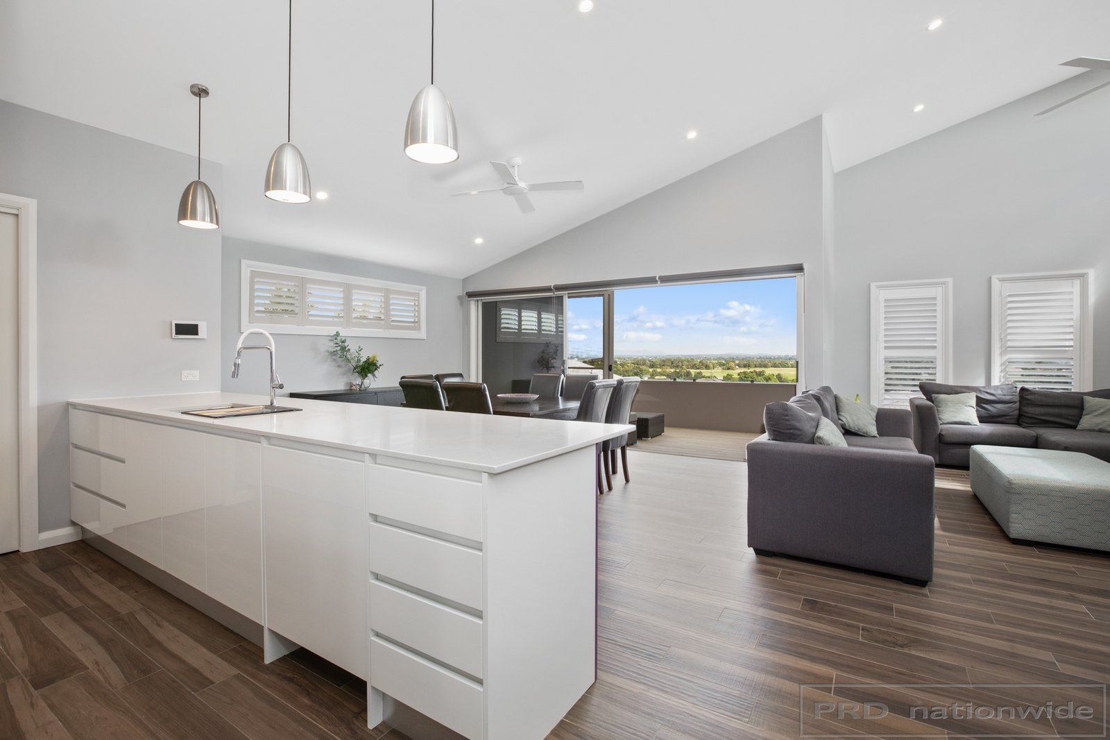 8 York Place RAWORTH 3