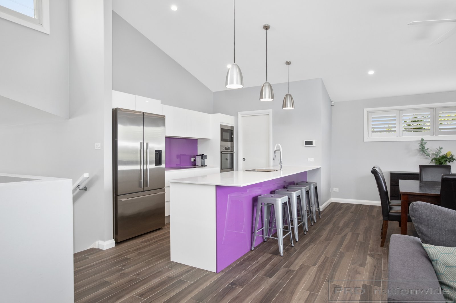 8 York Place RAWORTH 4