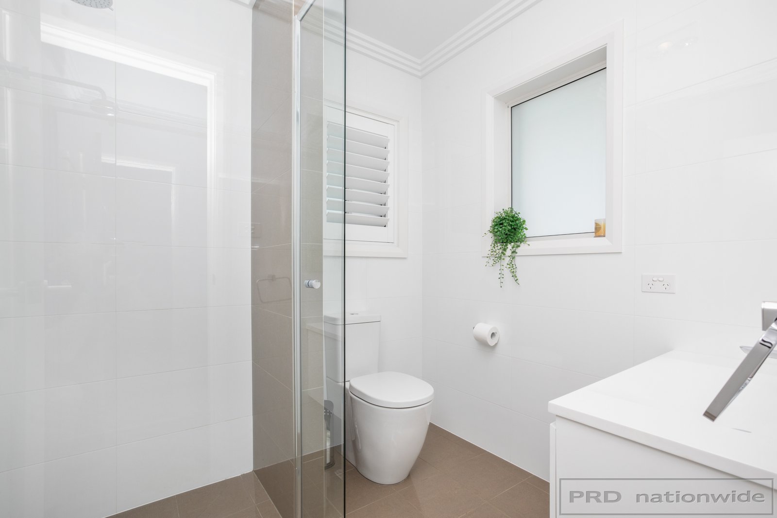 8 York Place RAWORTH 16