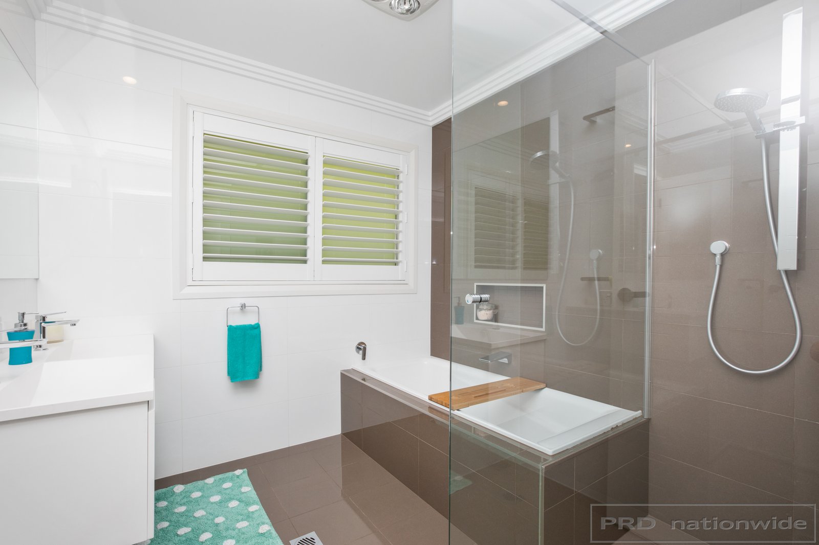 8 York Place RAWORTH 20