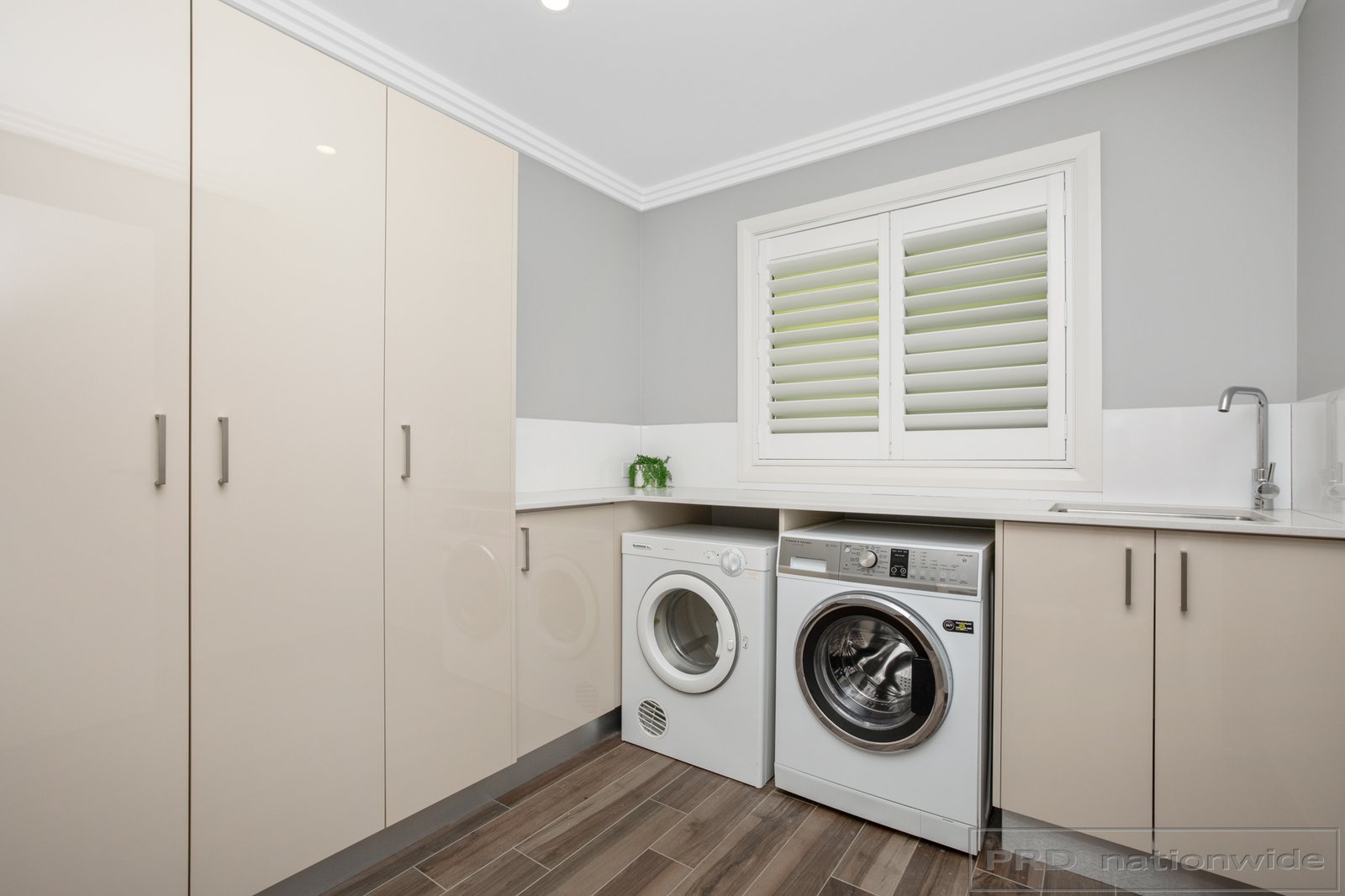 8 York Place RAWORTH 22