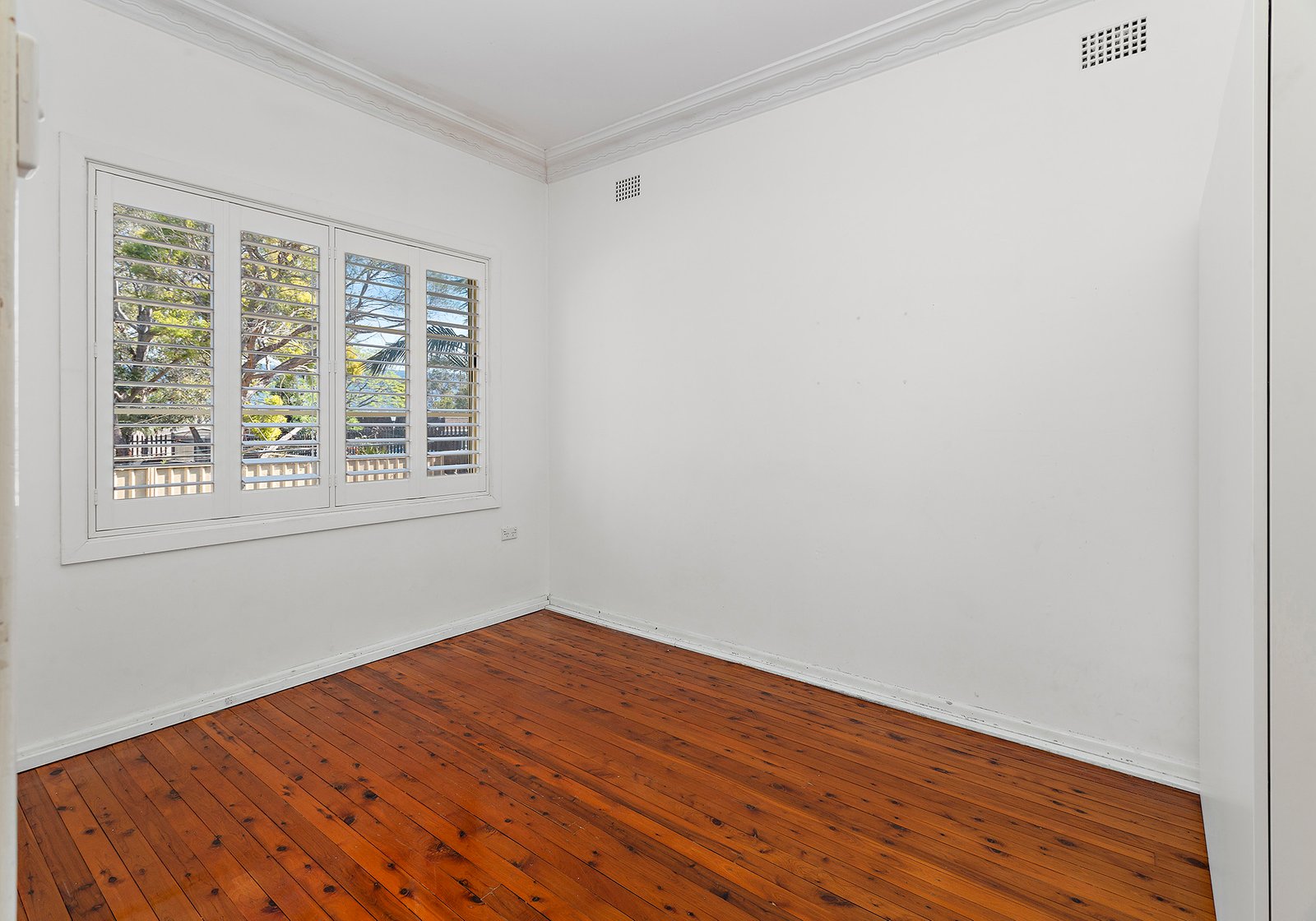 8 Yorkshire Rd DAPTO 8