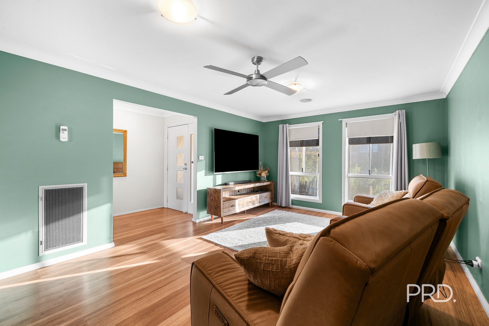 8 Yulong Street GLENFIELD PARK 3