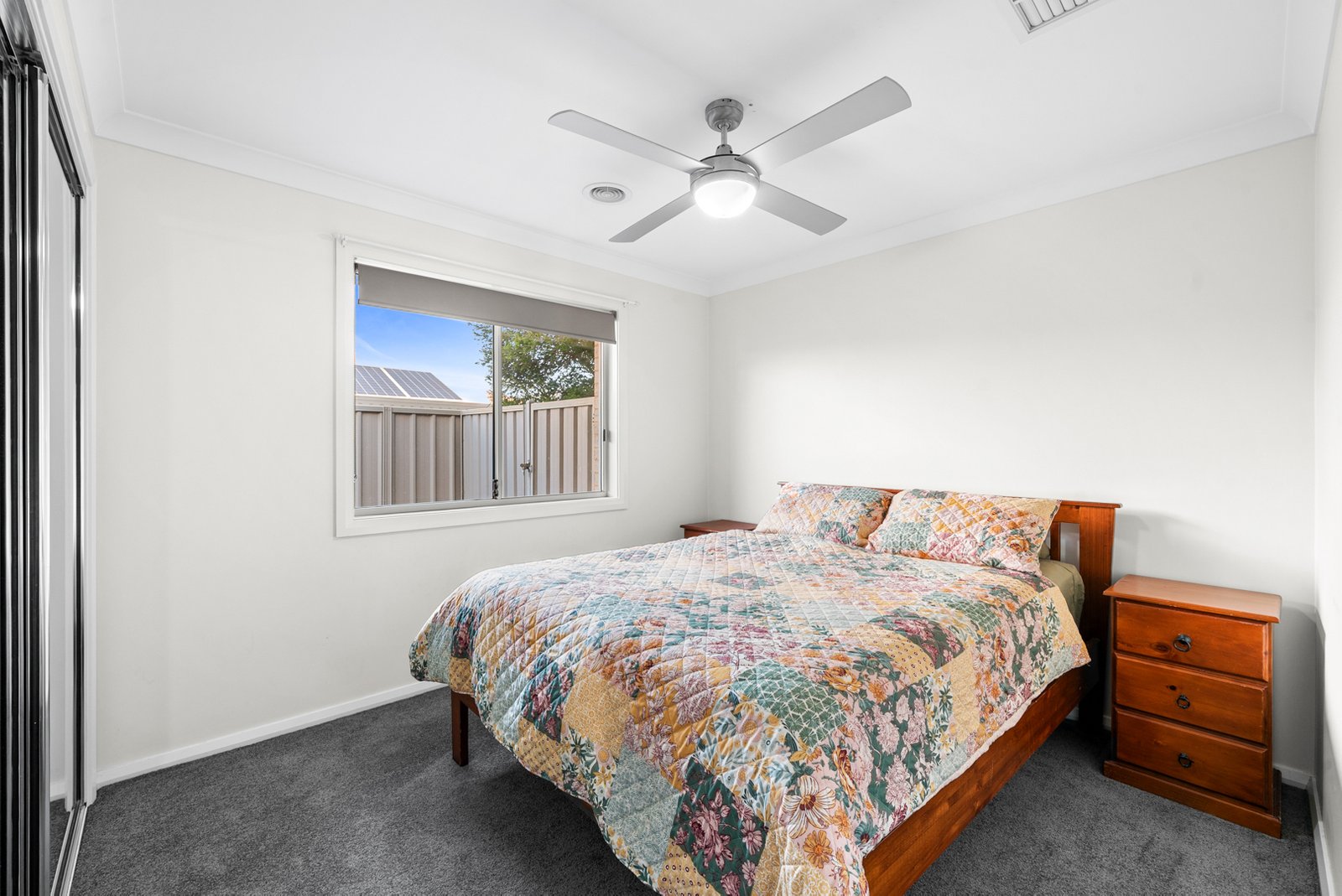 8 Yulong Street GLENFIELD PARK 9