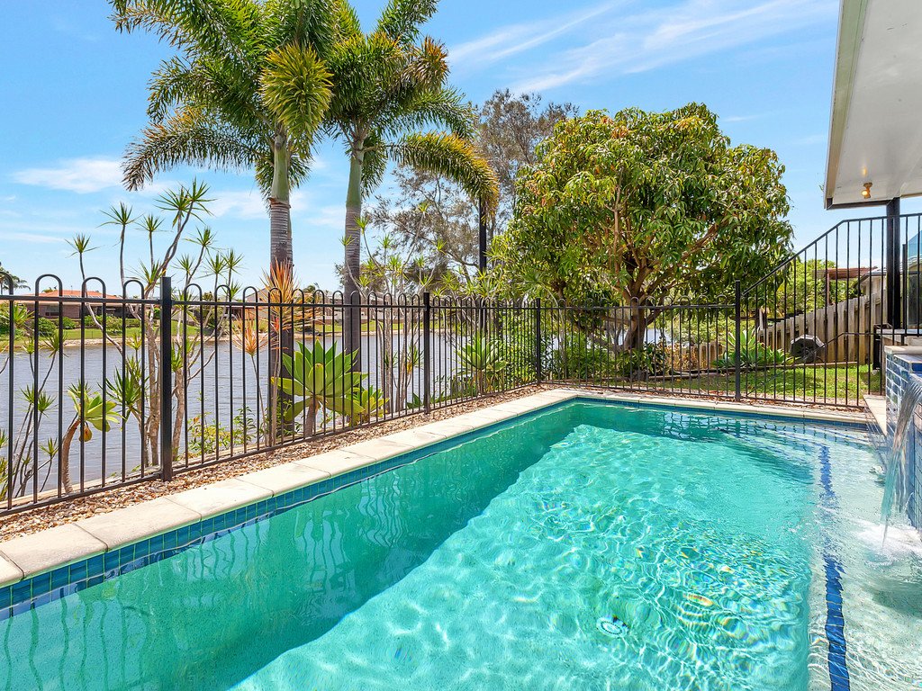 80 Jabiru Ave BURLEIGH WATERS 2