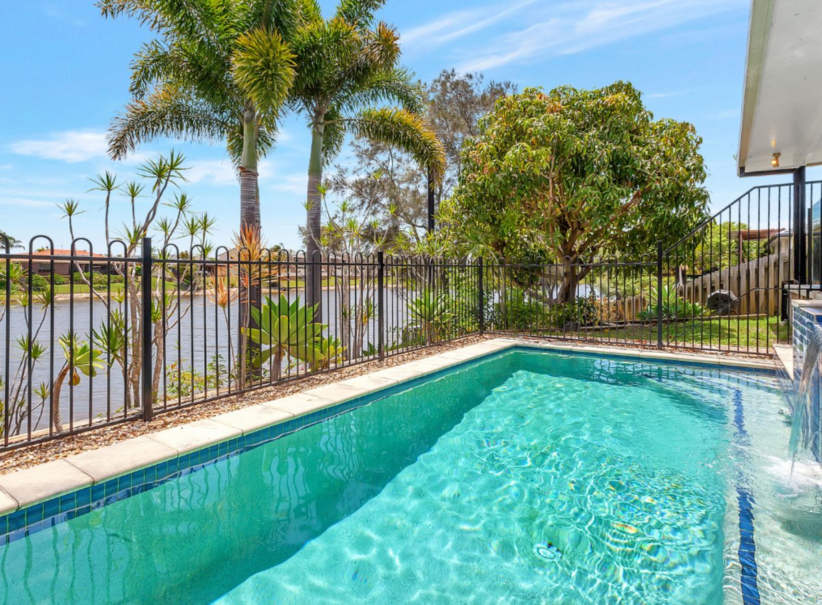 80 Jabiru Avenue BURLEIGH WATERS 2
