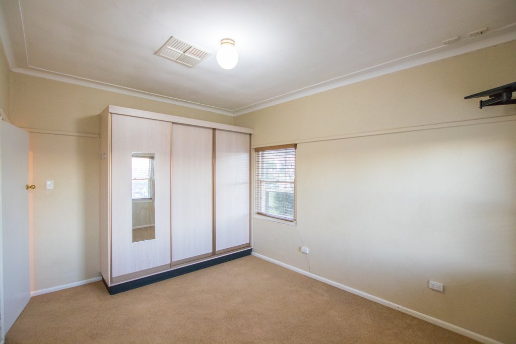 80 Merivale Street TUMUT 13