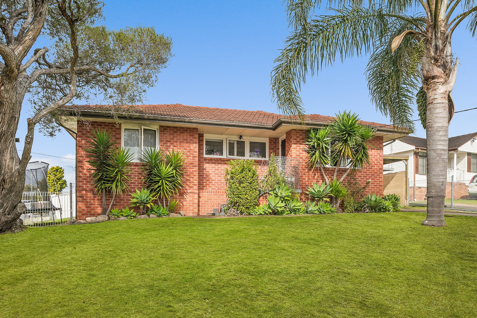 80 Queen Street LAKE ILLAWARRA 3