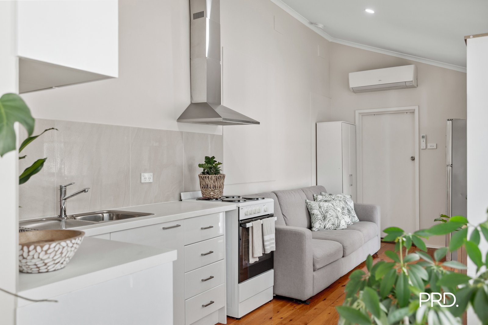 80 River Road EMU PLAINS 8