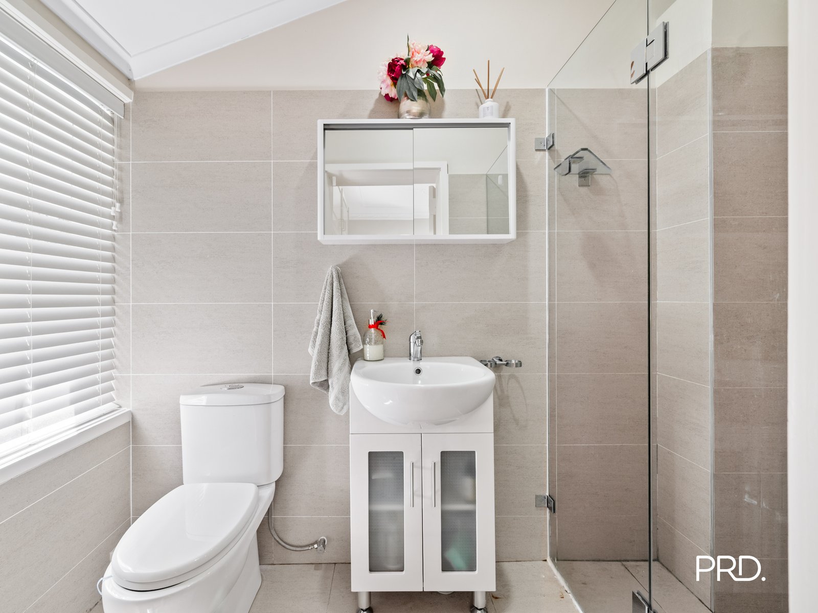 80 River Road EMU PLAINS 16