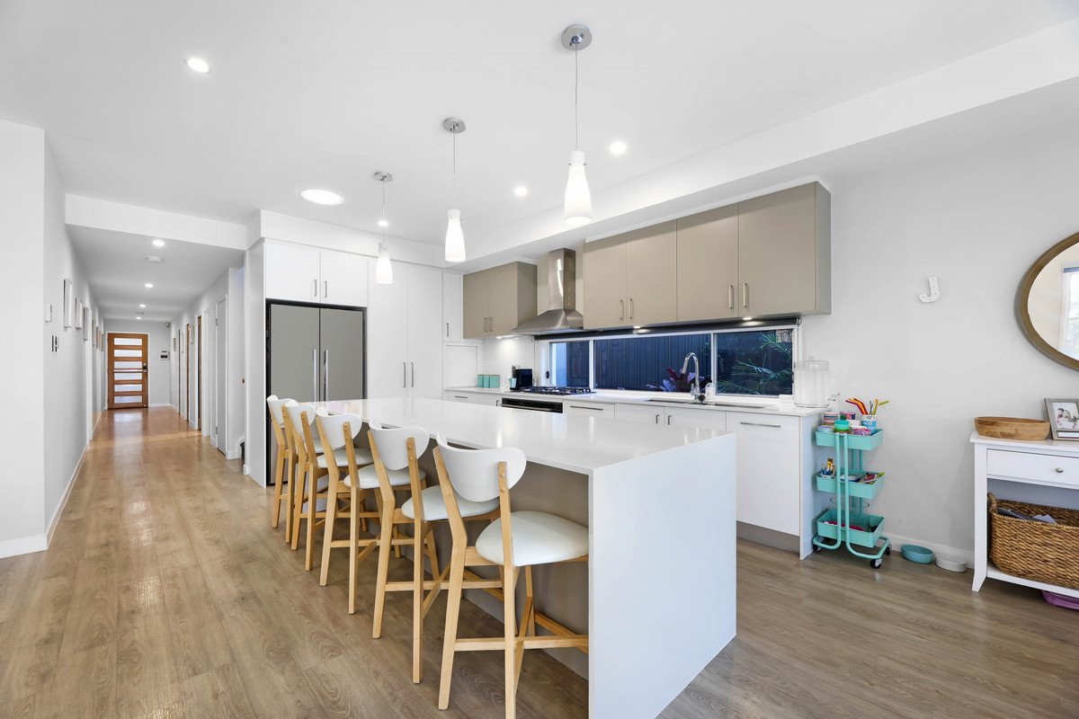 80 Sunshine Parade MIAMI 5