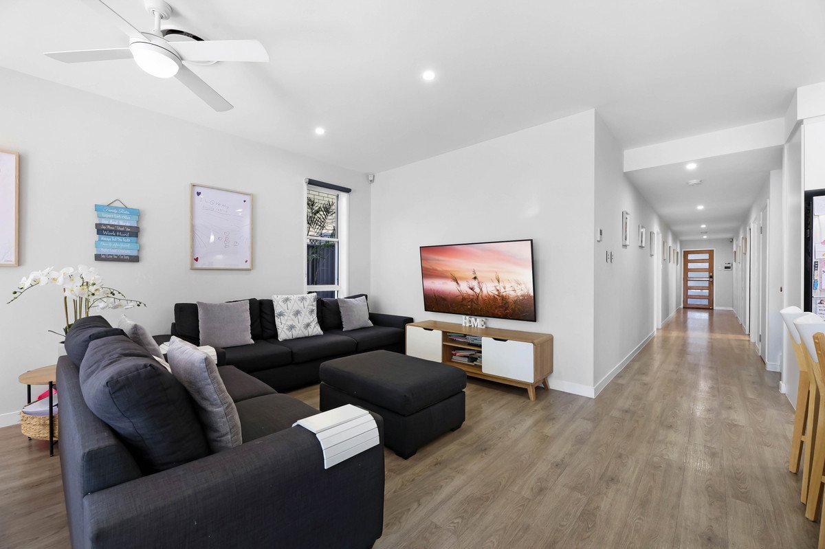 80 Sunshine Parade MIAMI 11