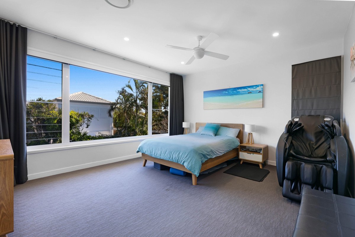 80 Sunshine Parade MIAMI 13