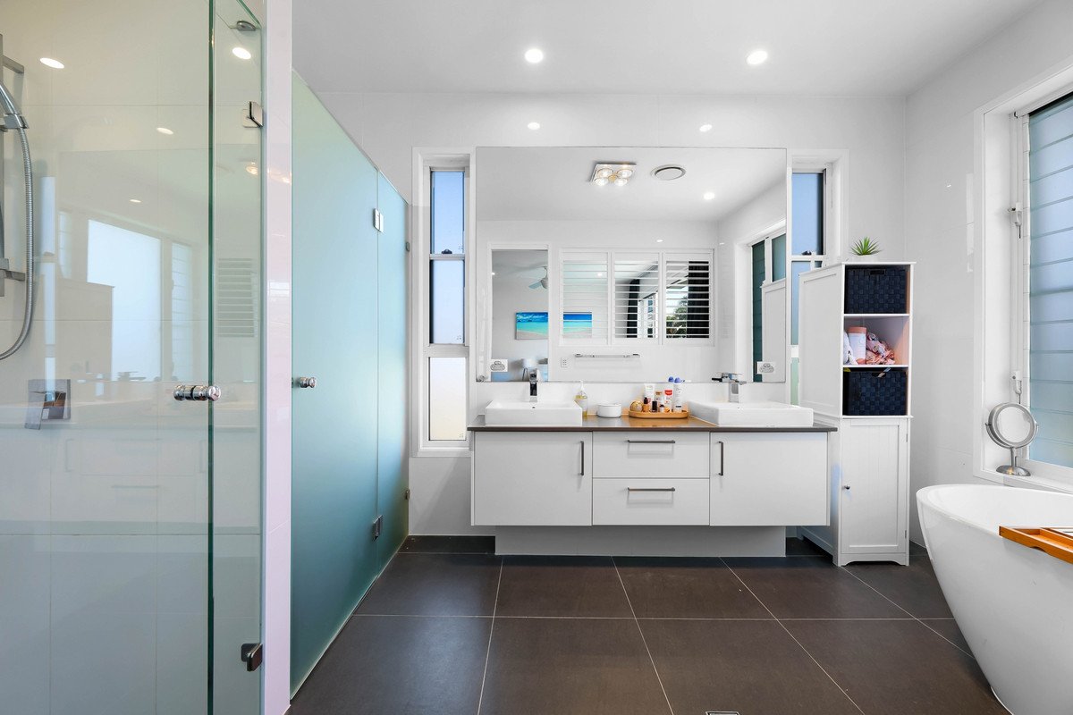 80 Sunshine Parade MIAMI 14