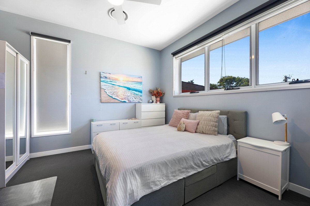 80 Sunshine Parade MIAMI 15