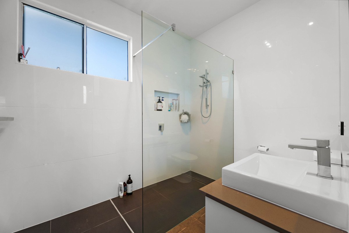 80 Sunshine Parade MIAMI 19