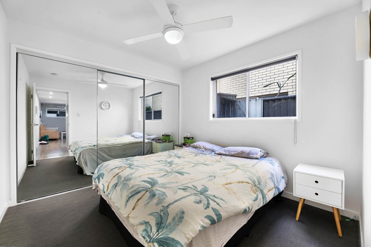 80 Sunshine Parade MIAMI 22