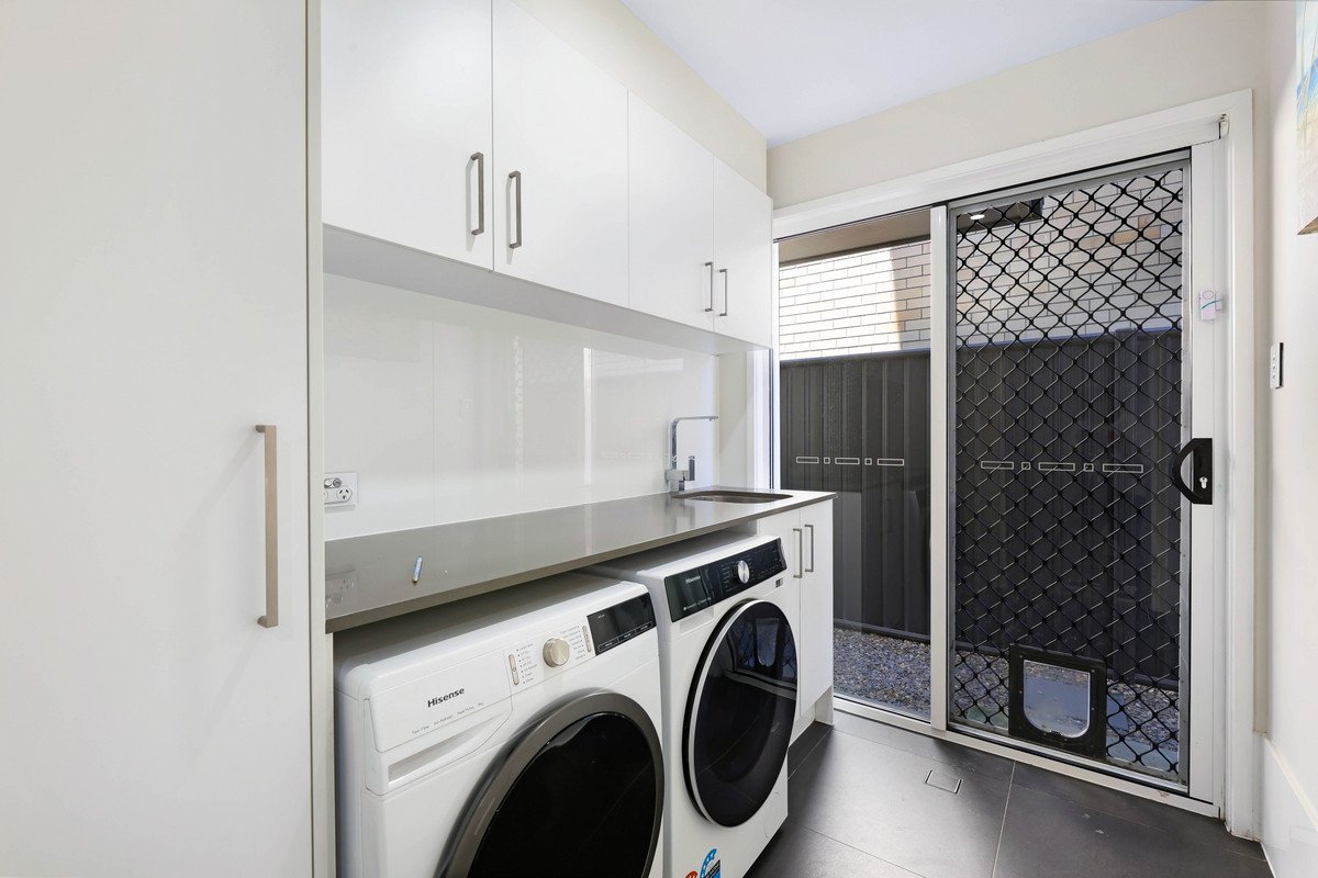 80 Sunshine Parade MIAMI 24