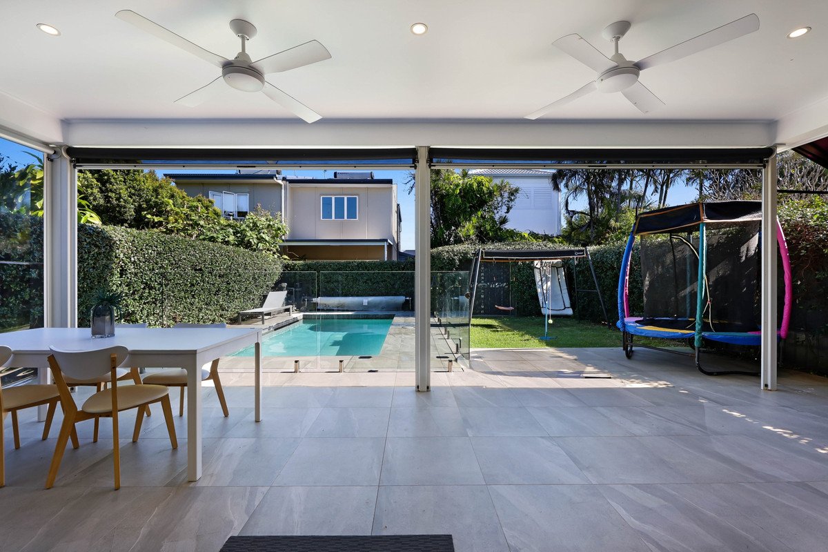 80 Sunshine Parade MIAMI 25