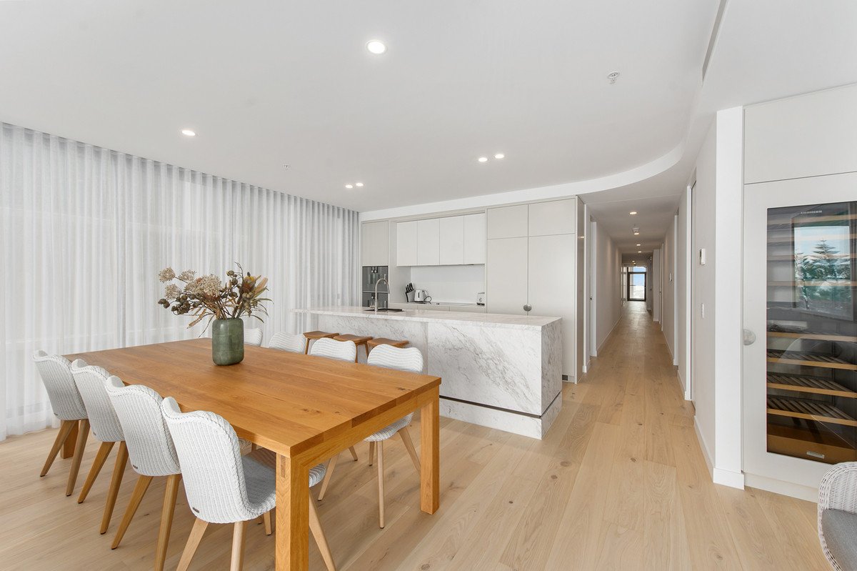 801/112 The Esplanade Burleigh Heads 8