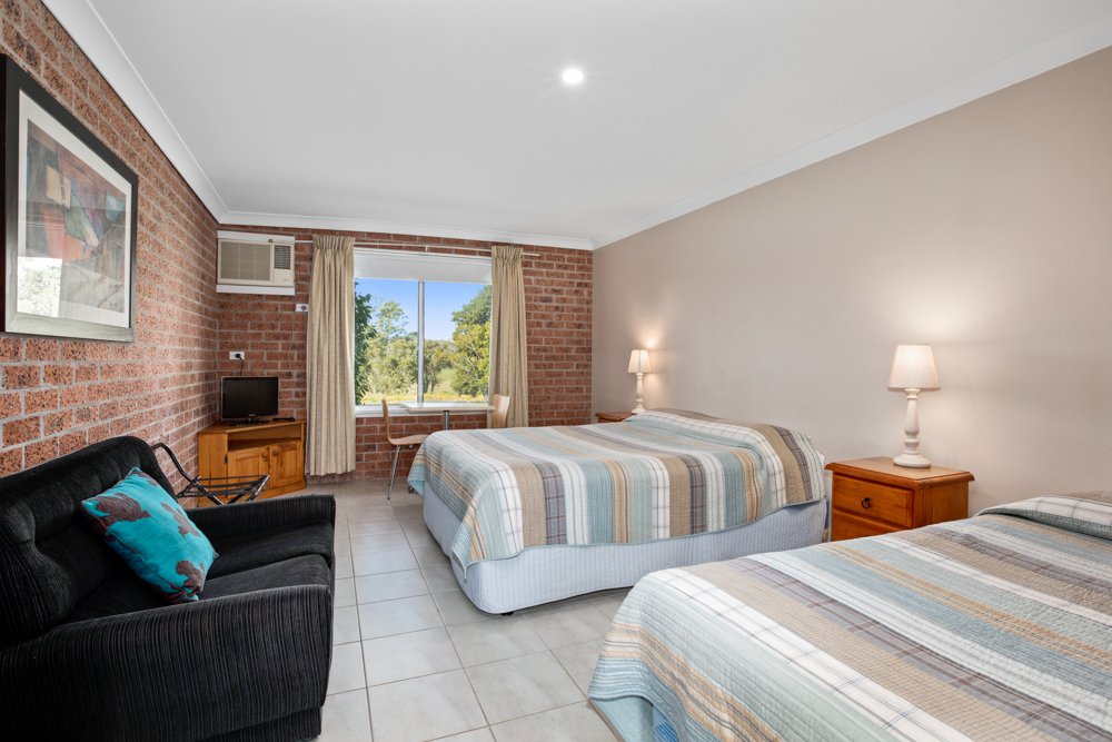 802 Gresford Road VACY 21