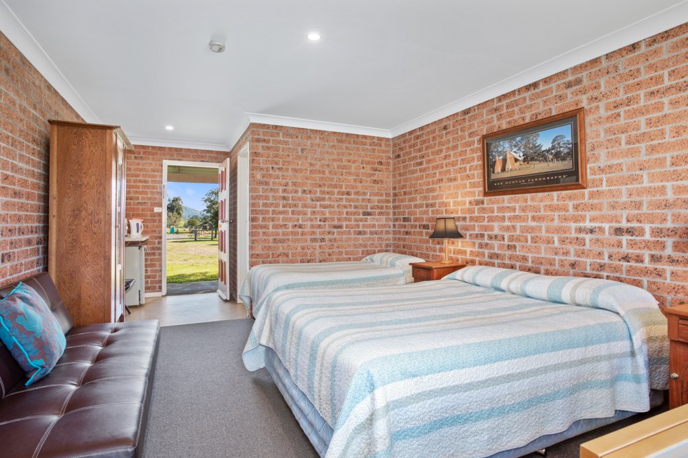 802 Gresford Road VACY 25