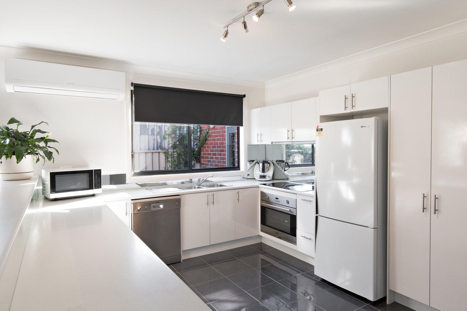 Gallery: 802 Tress Street