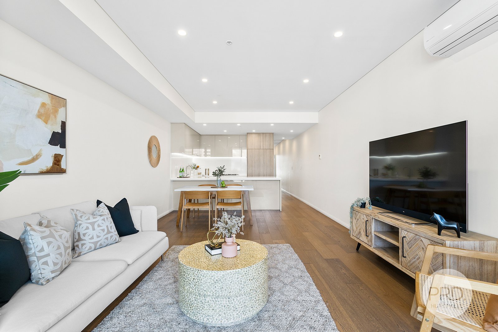 802/12-14 Woniora Road HURSTVILLE 3