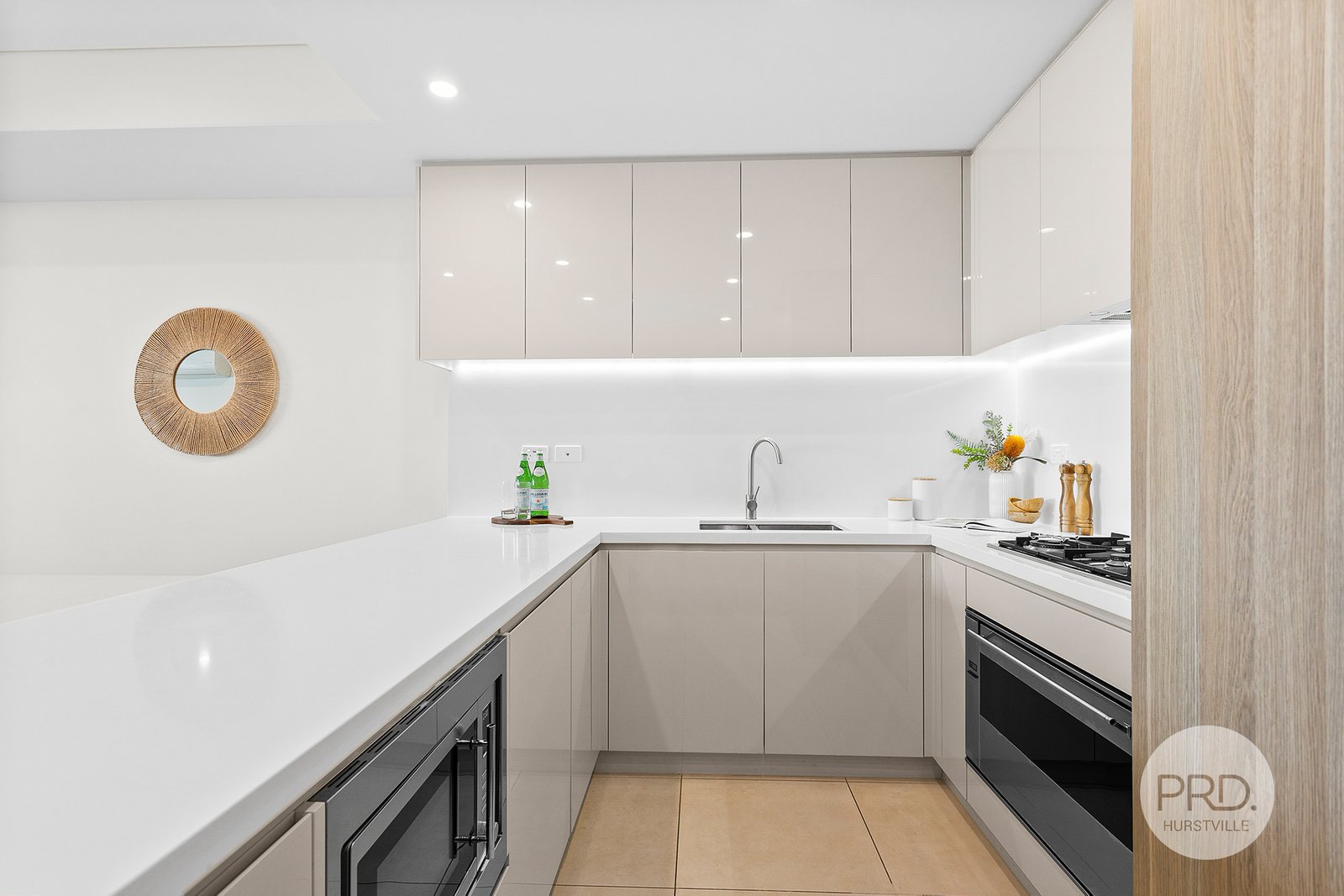 802/12-14 Woniora Road HURSTVILLE 4