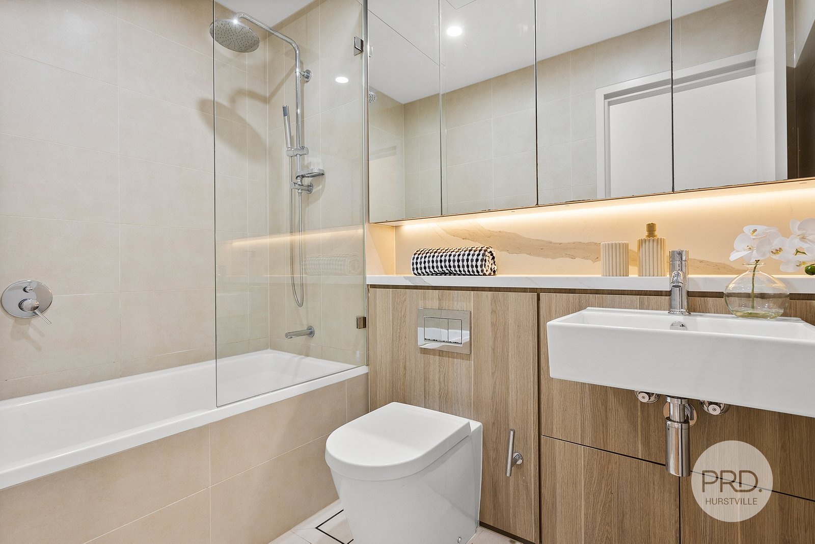 802/12-14 Woniora Road HURSTVILLE 7