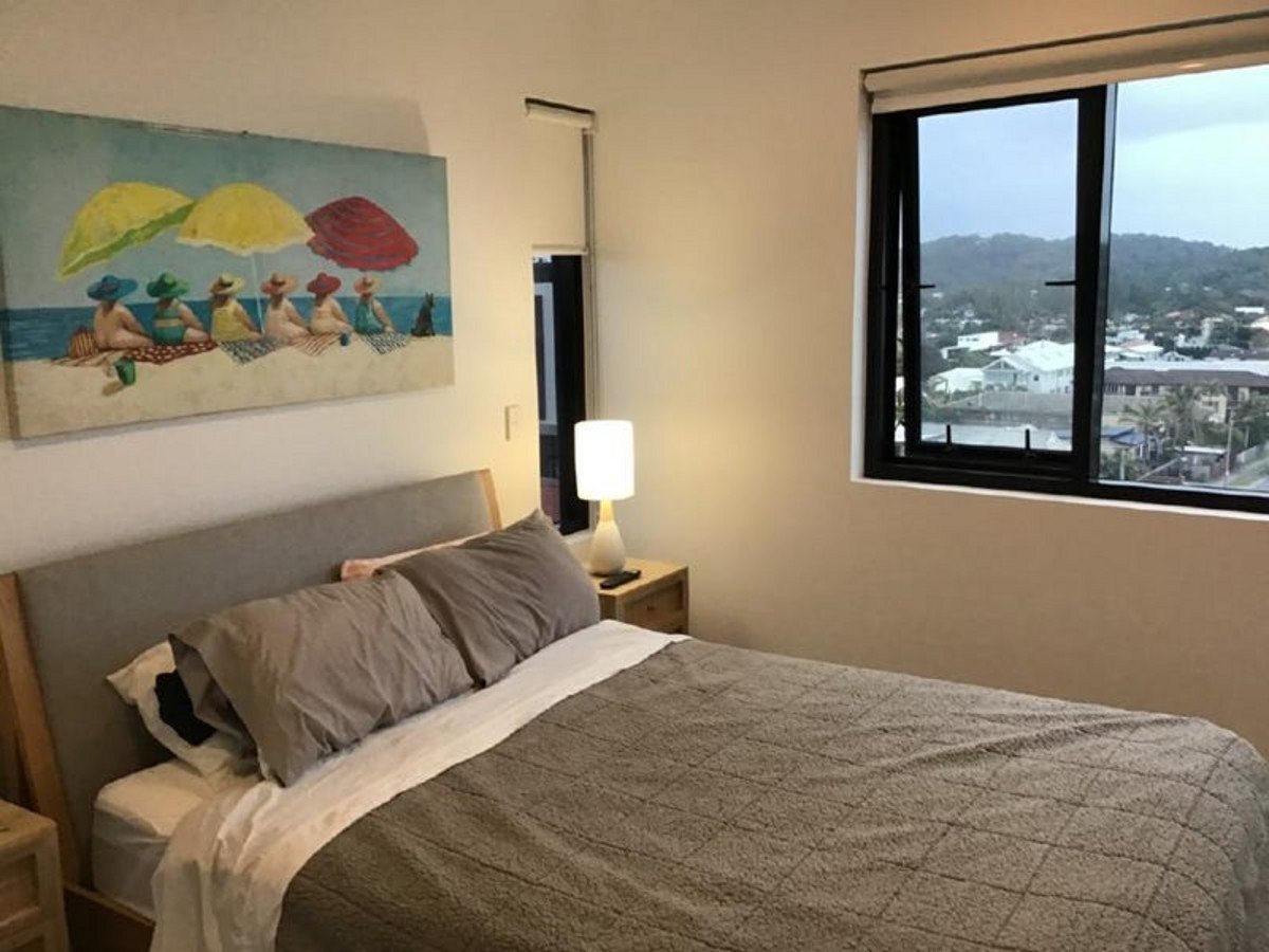 802/3 Twenty-Third Avenue PALM BEACH 5