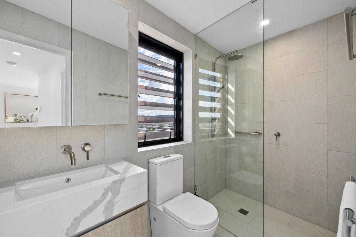 802/3 Twenty-Third Avenue PALM BEACH 5